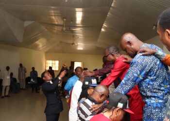 RT. HON. LEGOR IDAGBO MEETS WITH CHRISTIAN LEADERS OF FAITH BASED ORGANISATIONS IN OBANLIKU LGA, AS THEY PRAY FOR HIS SUCCESS IN THE FORTHCOMING ELECTIONS