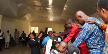 RT. HON. LEGOR IDAGBO MEETS WITH CHRISTIAN LEADERS OF FAITH BASED ORGANISATIONS IN OBANLIKU LGA, AS THEY PRAY FOR HIS SUCCESS IN THE FORTHCOMING ELECTIONS