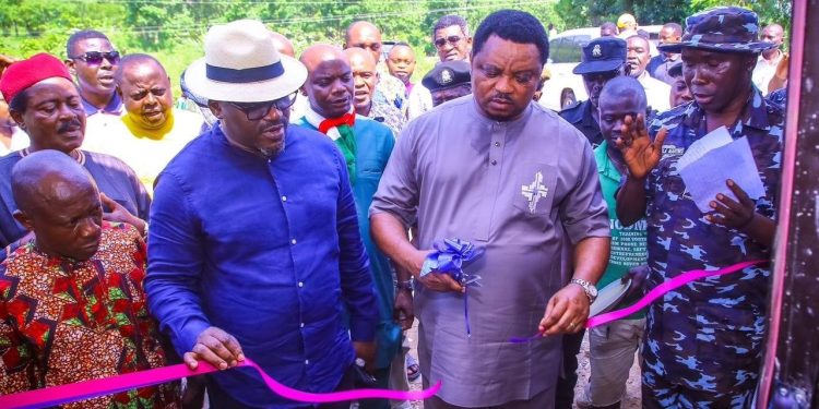 Hon. Martin Orim Joins Rt. Hon. Legor Idagbo on “Thank You Visit”, Commission Police Station.