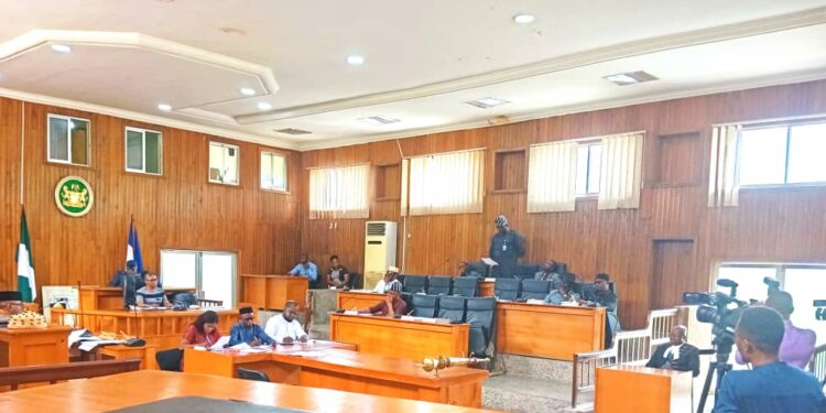C’River Assembly Calls on State Government to Revoke, Restrain Sale of State-Owned Quarters in Ogoja