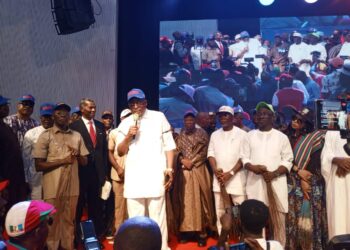 Governor Otu leads 362 others as APC National Campaign Council for Edo governorship polls is inaugurated