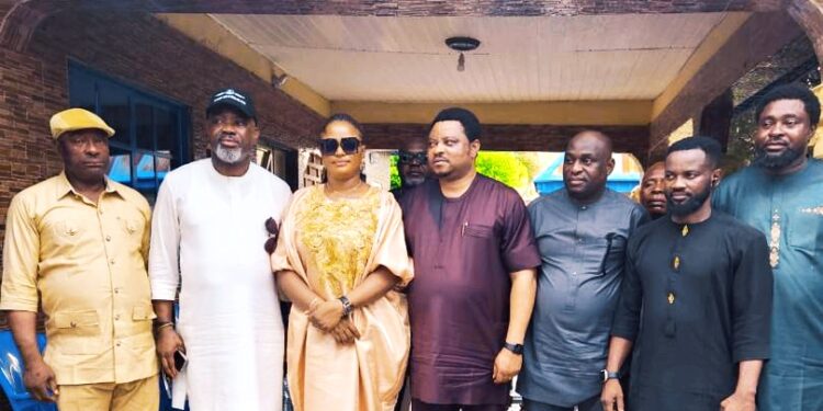 [Photos] Governor Otu’s Chief Of Staff, Hon Ironbar visits predecessor Chief Orim in Obudu