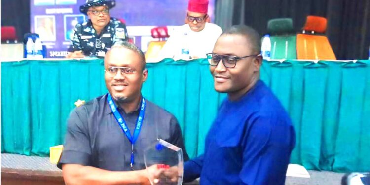 Governor Otu Receives Security Consciousness Award