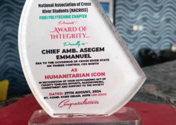 Amb. Asegem Honoured as Humanitarian Icon of the Year by Cross River Students
