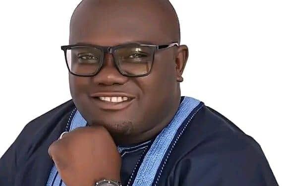 Ahead of Obudu New Yam Festival, APC Chairmanship Aspirant Akpong Bepeh Doles Out Cash Gift to Party