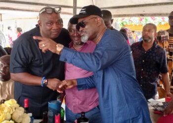 C/River Governor’s Chief of Staff, Hon Ironbar, pays a condolence visit to late Maurice Edem’s family.