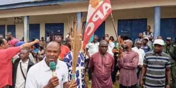 Peter Akpanke’s Coordinator, PDP chairmanship aspirant’s family, and others defect to APC as Sunny Ayang kicks off campaign.