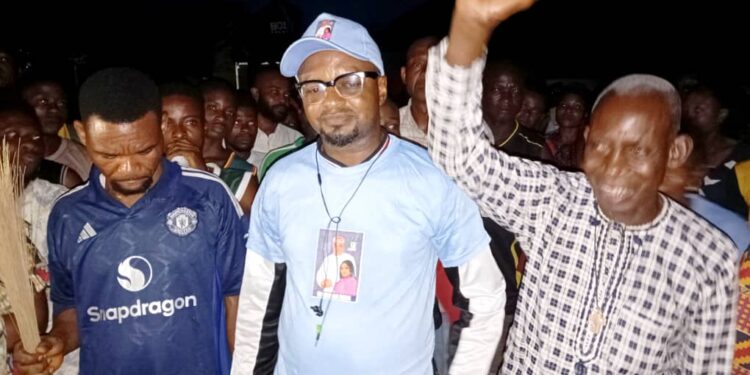 Senator Jarigbe’s Coordinator, PDP Stakeholders Defect in Obanliku as Chief Sunny Ayang takes Campaign to Bisu.