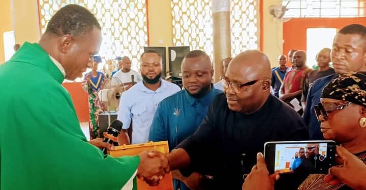 Obanliku LG Chairman, Hon. Sunny Ayang Receives St. Mary Quasi-Parish Maiden Award.