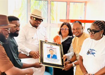 Hon. Martin Orim Receives Award of Excellence from PGSG-Unical