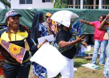 Gov. Otu’s Birthday Hits Different as Teachers Receive Food, Cash, and Wrappers from First Lady