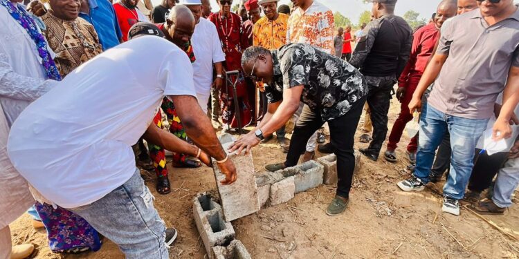 Cross River Speaker Ayambem Splashes Over ₦20 Million to Abanyom International Market, Rallies Support for Governor Otu’s Re-Election