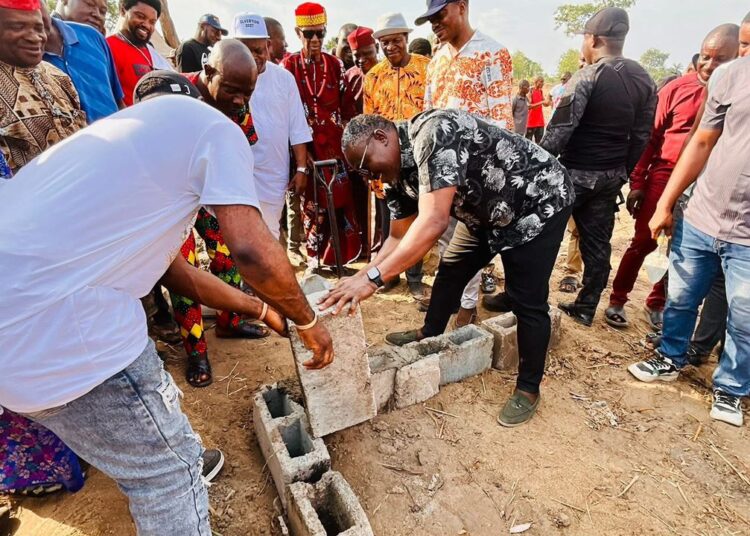 Cross River Speaker Ayambem Splashes Over ₦20 Million to Abanyom International Market, Rallies Support for Governor Otu’s Re-Election